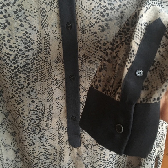 Aritzia WILFRED silk SMALL tunic snakeskin print! - Picture 3 of 7